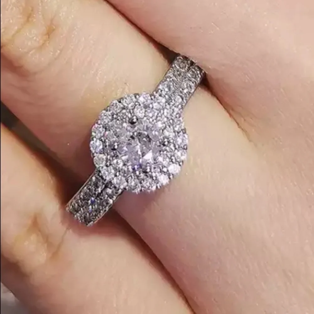 New Luxury 925 Silver Round Diamond Ring - Picture 3 of 3